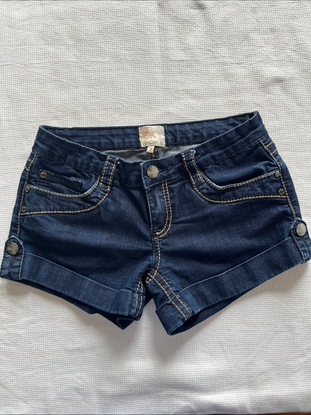 Arden B  well designed shorts with detailing and stitching size 2